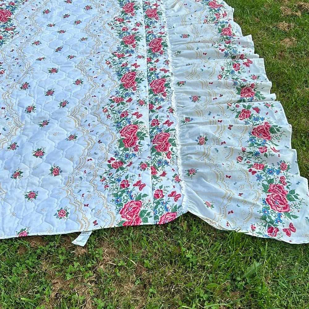 NOSWOT Floral Full Bedspread Quilted Ruffled Drop Roses Romantic Cottage Grandma